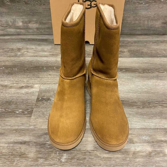 UGG | Classic Femme Short Boots In Chestnut NEW In Box - Picture 6 of 16
